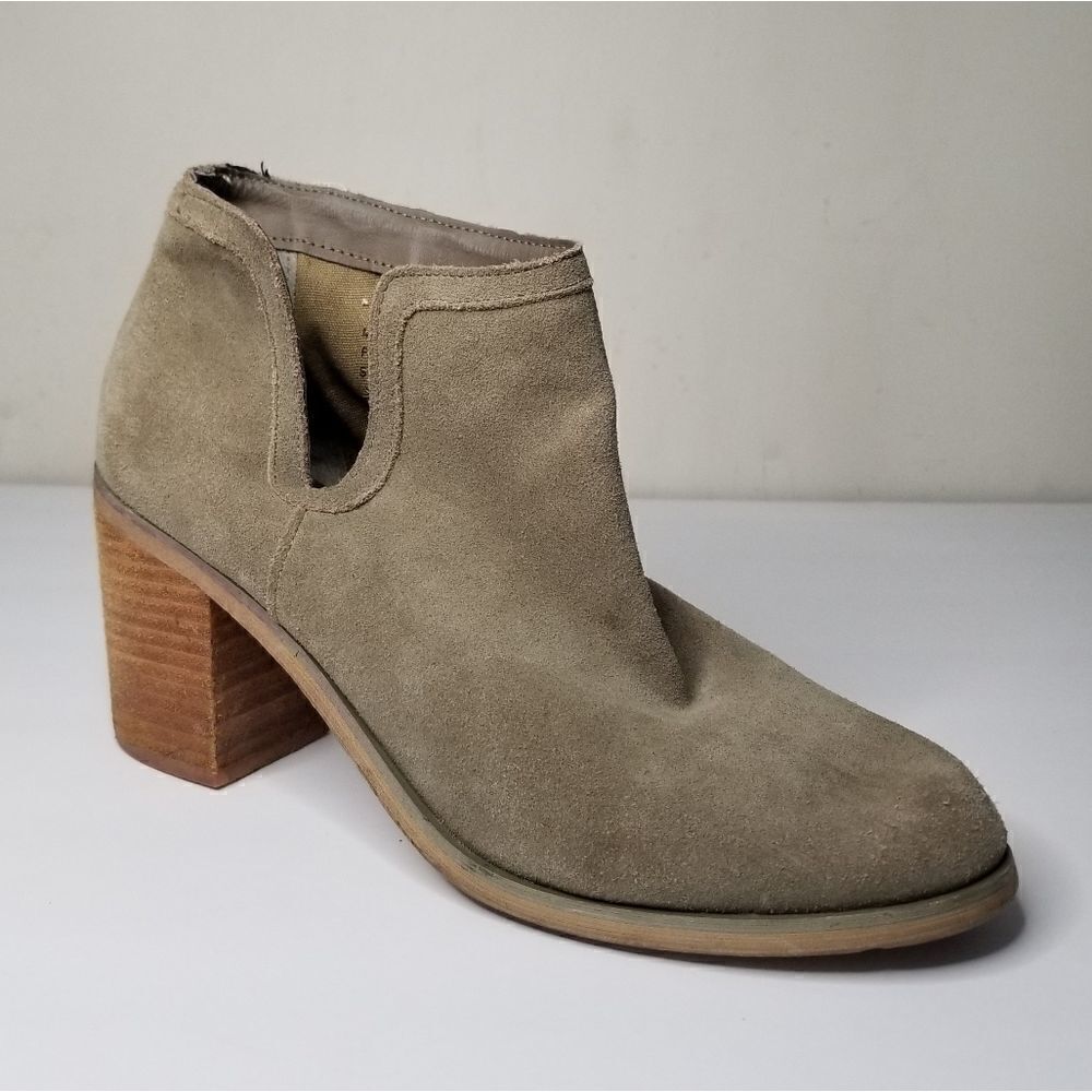 Urban Outfitters booties size 9